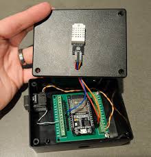 ESP32-with-DHT11DHT22-Temperature-and-Humidity-Sensor-using-Arduino-IDE